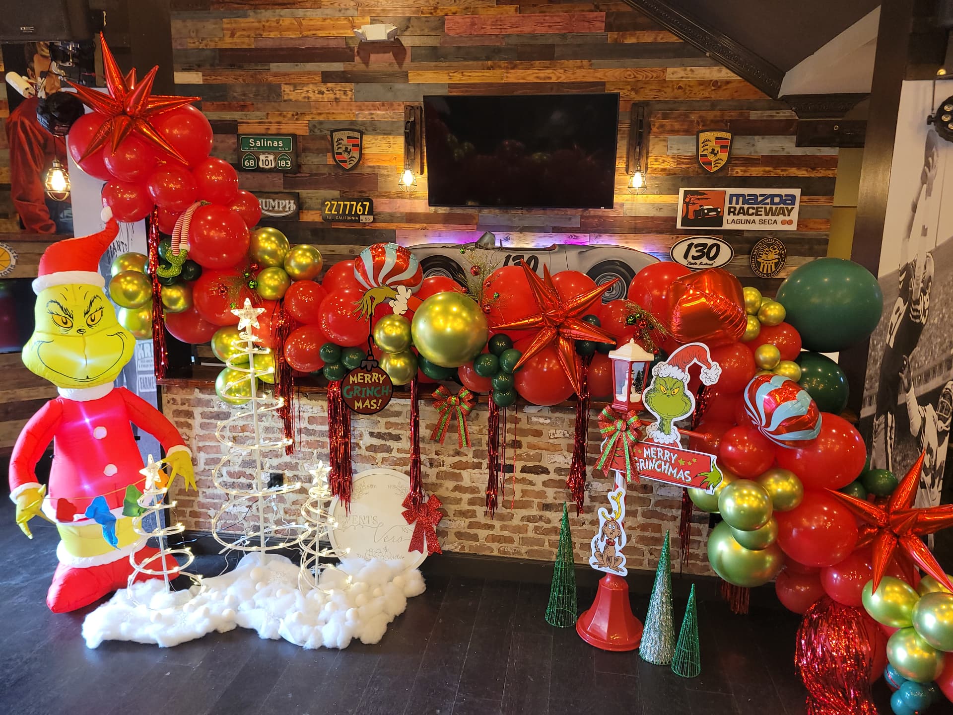 Grinchmas Balloon Installation